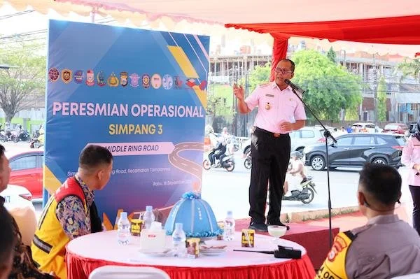 : Kota Makassar, Moh Ramdhan Pomanto, saat msresmokan operasional Simpang 3 Middle Ring Road. (Dok ist)