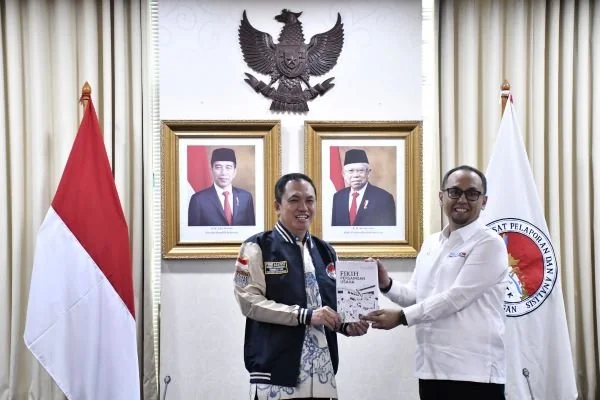 Ketua KPPU M Fanshurullah dan Kepala PPATK Ivan Yustavandan dalam pertemuannya membahas peningkatan kordinasi guna mencegah TPPU dan Akuisisi.