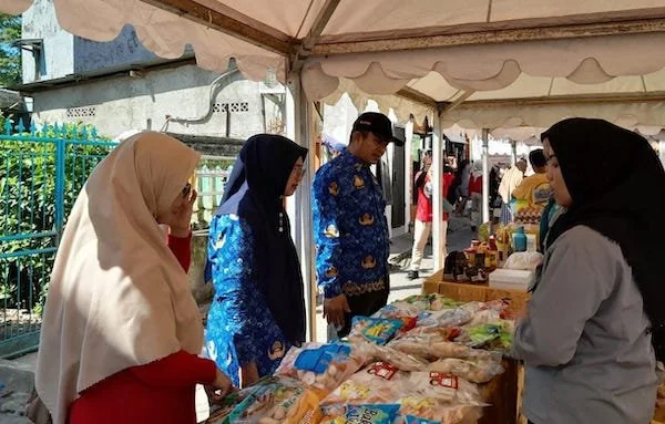 elaksana tugas Kepala Dinas Ketahanan Pangan Provinsi Sulawesi Selatan, M Ilyas pada kegiatan Gerakan Pangan Murah (Dok: Ist)