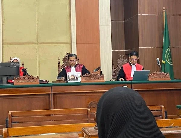 Sidang perdana terdakwa H(43) di PN Makassar (Dok: Atri KabarMakassar)