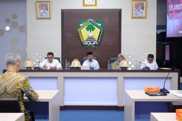 Wakil Bupati Gowa, Abdul Rauf Malaganni didampingi Pj Sekretaris Daerah Kabupaten Gowa, Abdul Karim Dania menerima kunjungan Tim Kajian Sistemik (Systemic Review) Ombudsman RI, di Baruga Karaeng Pattingalloang, Kantor Bupati Gowa.
