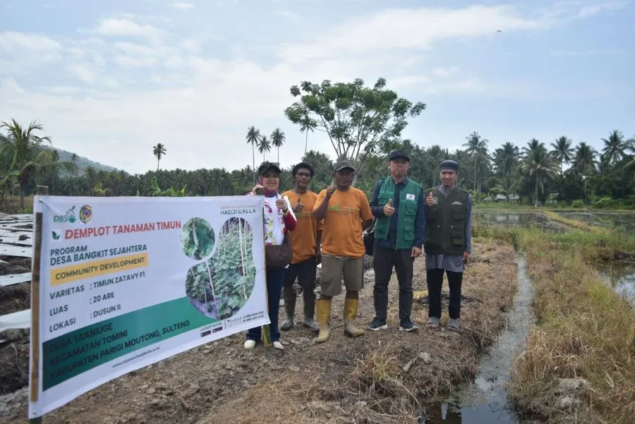 Program Manager Bidang Community and Development Care (Comdev) LAZ Hadji Kalla, Erny Rachmi Nurdin, melakukan kunjungan ke beberapa titik demplot petani di desa binaan yang berlokasi di Kabupaten Parigi Moutong, Sulawesi Tengah (Dok: Ist)