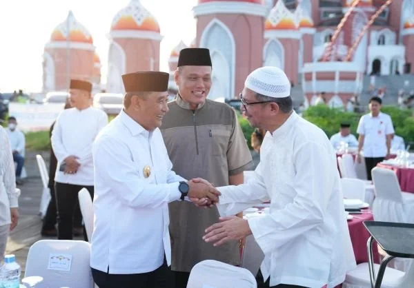 Pj Gubernur Sulsel, Bahtiar Baharuddin dalam agenda buka puasa dan silaturahmi bersama di Makassar, Rabu, (20/3).