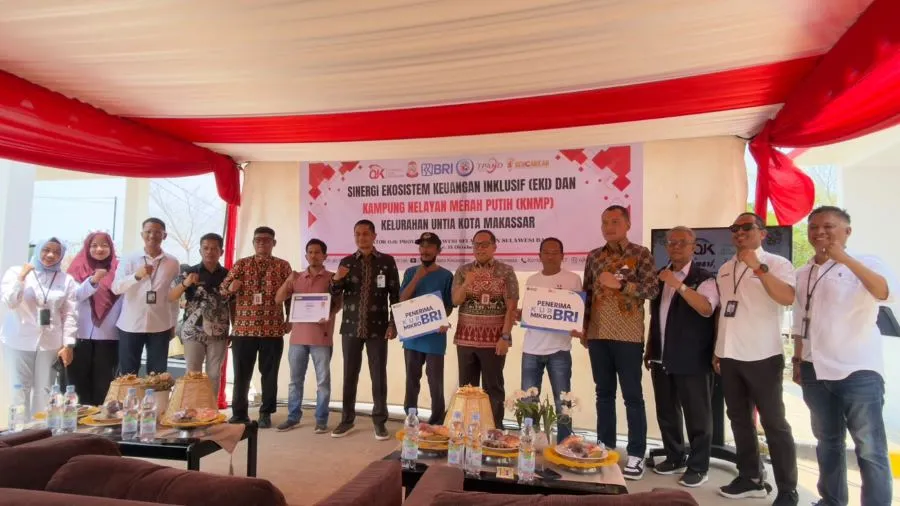 Kepala OJK Sulselbar, Moch Muchlasin pada kegiatan edukasi keuangan bagi nelayan melalui program EKI dan Kampung Nelayan Merah Putih di Kelurahan Untia (Dok: Ist)