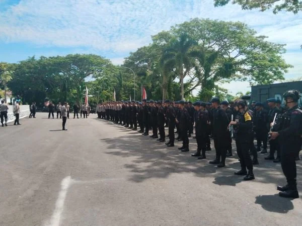 Personel Polresta Mamuju saat apel persiapan pengamanan (Dok : Ist).