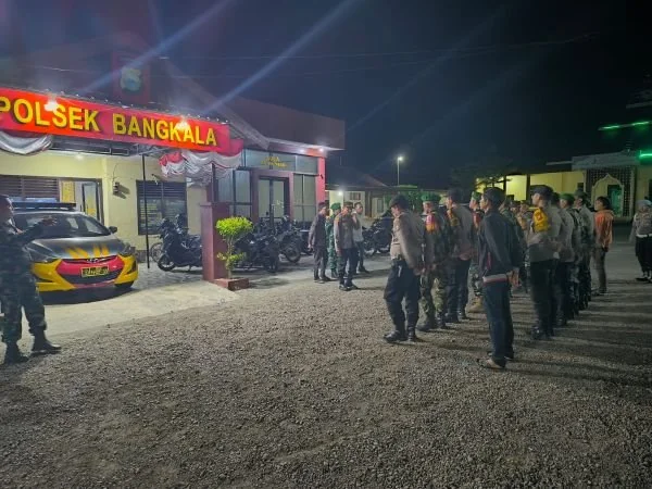 Kapolsek Bangkala AKP Syaifullah Syan, bersama Danramil Bangkala Mayor Arm. Andi Irvan Bahtiar memimpin langsung patroli gabungan (Dok : Ist).