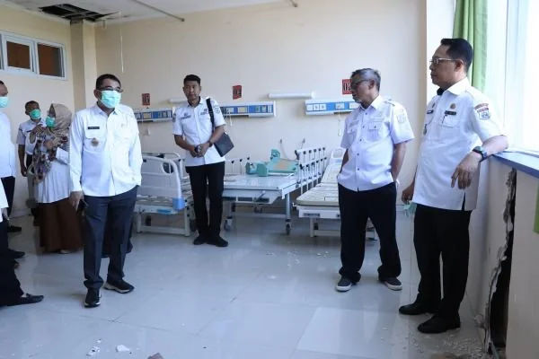 Sekretaris Provinsi Sulbar Junda Maulana saat melakukan kunjungan kerja di RSUD Sulbar (dok: ist)