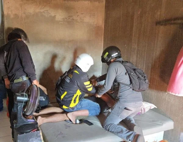 Anggota geng motor saat diringkus polisi (Dok : Ist).