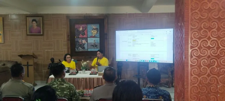 Ketua Panitia THF sekaligus Ketua Masyarakat Sadar Wisata (Masata) DPC Toraja Utara, Damayanti Batti, saat konferensi pers di Rumah Jabatan Bupati Toraja Utara (Dok: Jerni Bening KabarMakassar)