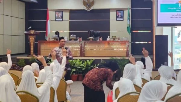 Jemaah Kota Parepare mengikuti Pembukaan Manasik Haji Tingkat Kota yang dilaksanakan di Auditorium BJ. Habibie (Dok : Ist).
