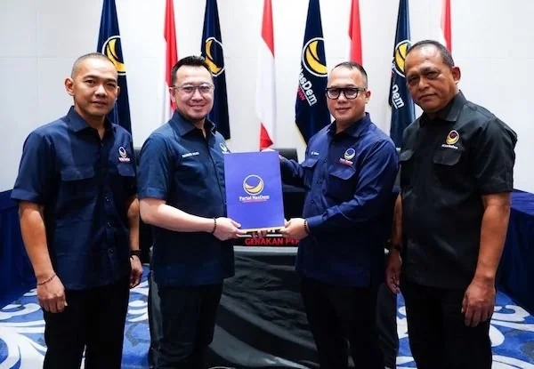 Anggota Komisi IV DPR RI dari Fraksi Partai NasDem Arif Rahman saat Menerima Amanah sebagai Ketua Gerakan Nasional Petani NasDem (Dok: Ist).