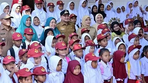 Wali Kota Makassar Munafri Arifuddin saat Bersama Siswa. (Dok: Ist)