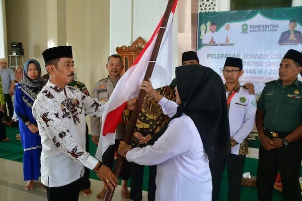 Pelepasan Jemaah Haji di Masjid Islamic Center Sinjai. Dilepas oleh Sekretaris Daerah (Sekda) Sinjai, Andi Jefrianto Asapa