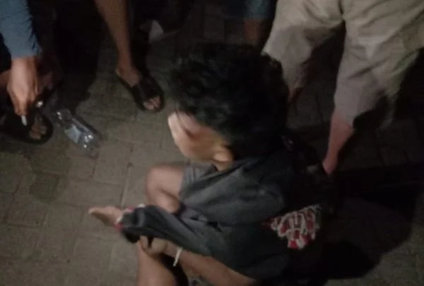 alah satu pengantar jenazah diamankan warga diduga membuat ulah di jalan (Dok:Ist)