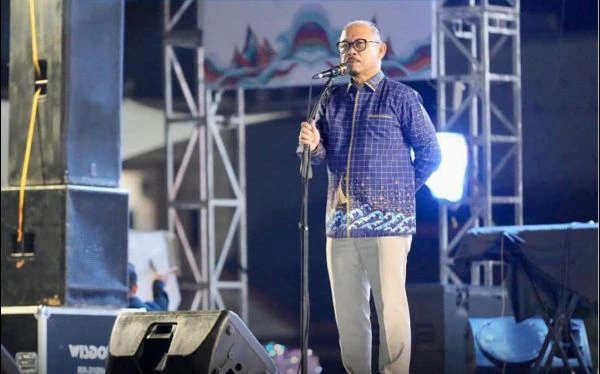 Gubernur Sulbar Suhardi Duka saat membuka Sulbar Fair 2026 di Anjungan Pantai Manakarra Mamuju (Dok: Ist)