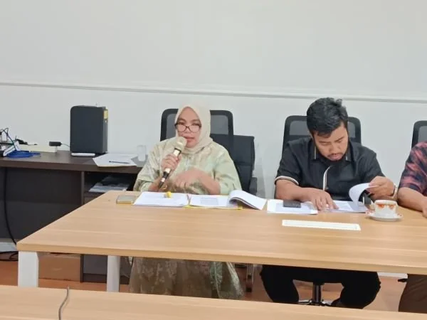 Sekretaris Dinas Pertanahan Kota Makassar, Daniati (Kacamata), (Dok: Sinta KabarMakassar).