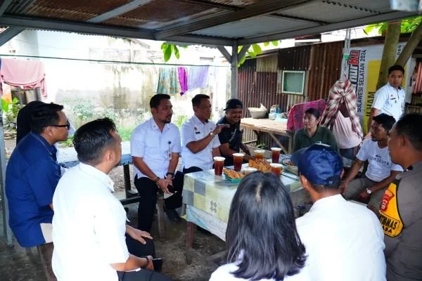 Kemenkumham Sulsel saat melakukan sosialisasi ke warga Manuruki, Makassar (Dok : Ist).