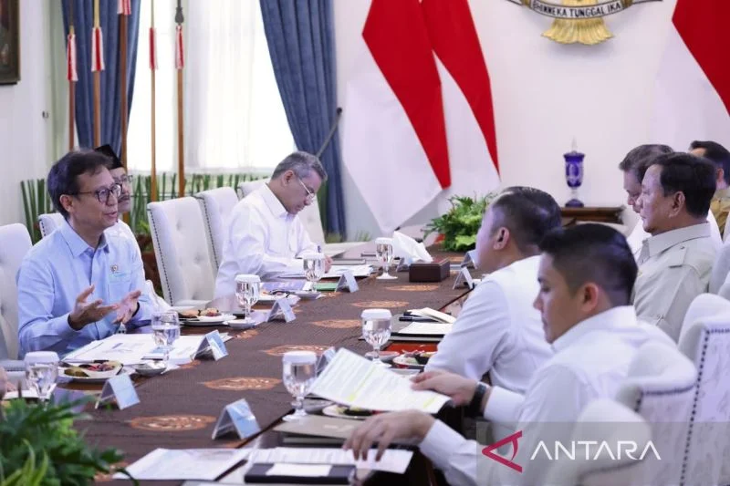 Presiden Prabowo Subianto memimpin rapat terbatas mengenai BPJS Kesehatan di Istana Kepresidenan RI, Jakarta, Senin (28/9/2026). ANTARA/HO-Tim Media Presiden Prabowo Subianto.
