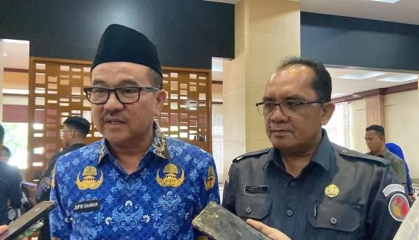 Sekprov Sulsel, Jufri Rahman dan Deputi Bidang Dukungan Teknis Bawaslu RI, La Bayoni di Kantor Gubernur Sulsel (Dok: Nofi KabarMakassar).