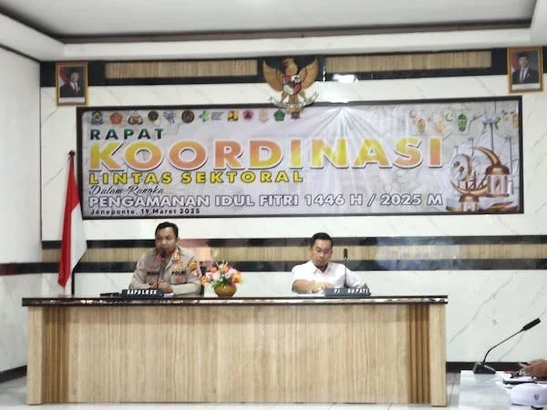 Kapolres AKBP Widi Setiawan bersama Pj. Bupati Jeneponto saat memimpin Rakor Persiapan Operasi Ketupat (foto/ist).