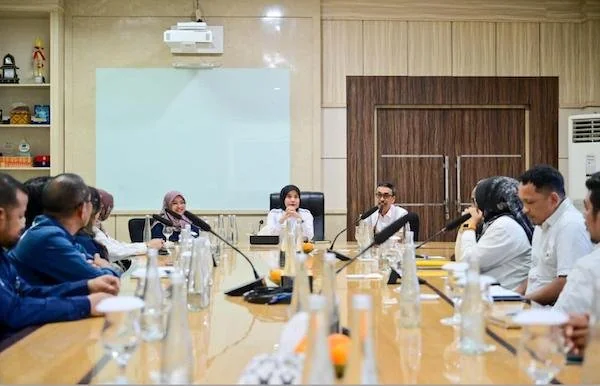 Audiensi Direktur Utama Rumah Sakit Mata Makassar, Dr.dr. Andi Tenrisanna Devi Indira Bersama Wawali Kota Makassar Aliyah Mustika Ilham dan Jajaran PDAM Makassar (Dok: Ist).