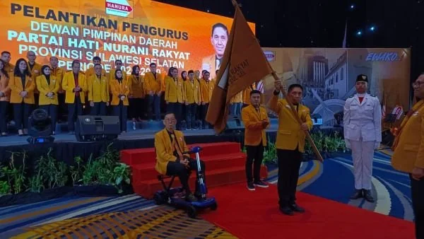 Ketua Dewan Pimpinan Daerah (DPD) Hanura Sulsel yang baru, Andi Muhammad Bau Sawa Mappanyukki, resmi dilantik bersama 50 pengurus inti Hanura Sulsel, (Dok: Sinta Kabar Makassar).