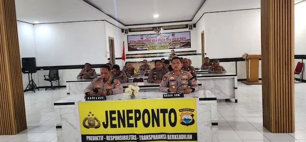 Kapolres Jeneponto AKBP Haryo Basuki bersama para PJU, saat mengikuti Sosialisasi Program Polri Mendukung Ketahanan Pangan secara daring dari Aula Lantai 2 Mapolres Jeneponto. (Ist).