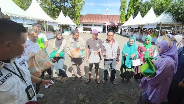 Pelaksanaan pasar murah 356 di kantor Disnakertrans Sulsel (dok. Ist)