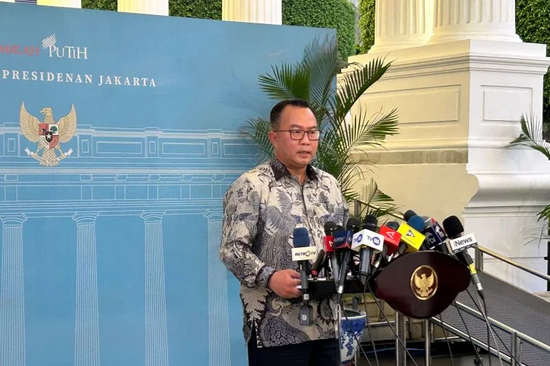 Kepala BRIN Arif Satria memberikan keterangan kepada wartawan di Kompleks Istana Kepresidenan, Jakarta, Selasa (27/10/2026). ANTARA/Maria Cicila Galuh