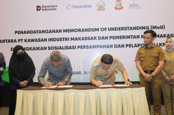 Penandatanganan MoU Pengembangan Operasional Pengolahan Sampah TPS 3R di KIMA, (Dok: Ist).