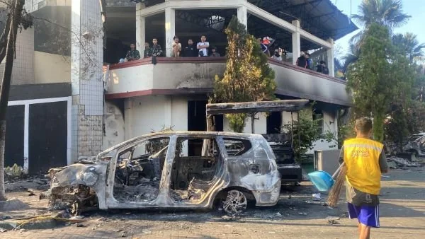 Kendaraan Pasca Kebakaran Gedung DPRD Kota Makassar, (Dok: Atri KabarMkassar).