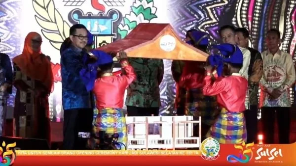 Opening ceremony HUT Sulsel ke 355 di Anjungan Pantai Losari (Dok: Int).