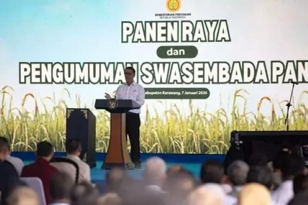 Menteri Pertanian Andi Amran Sulaiman saat Memberikan Sambutan di acara Panen Raya dan Pengumuman Swasembada Pangan di Karawang, Jawa Barat, (Dok: Ist).