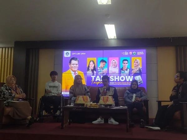 Talks Show Inspiratif dan launching buku berjudul 'Memenangkan Inklusi' yang berlangsung di Ballroom Universitas Negeri Makassar (UNM), Selasa (20/2).