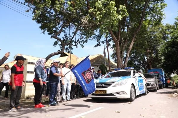 Bantuan logistik gelombang I untuk wilayah terdampak bencana dilepas langsung oleh Pj Bupati Bantaeng, Andi Abubakar didampingi Pj Ketua TP PKK Bantaeng.