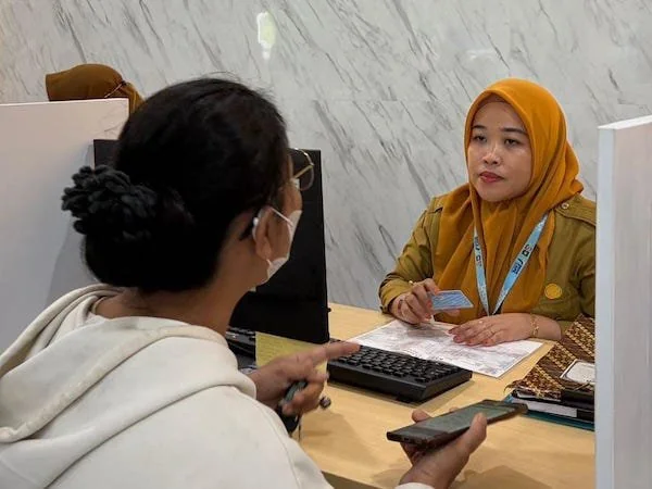 Suasana Pelayanan di Kantor Disdukcapil (Dok: KabarMakassar).