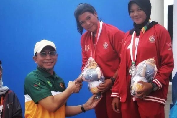 Zhabrina Al Jauziyah raih mendali perak cabor layar di PON XXI (Dpk : Ist).