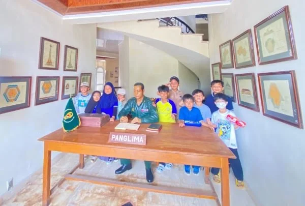 Siswa Sekolah Alam Bosowa Kunjungi Monumen Mandala untuk Mengenal Sejarah Kota Makassar. (Dok: Ist)