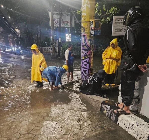 Suasana Penanganan Genangan di Jalan Nasional (Dok: Ist).