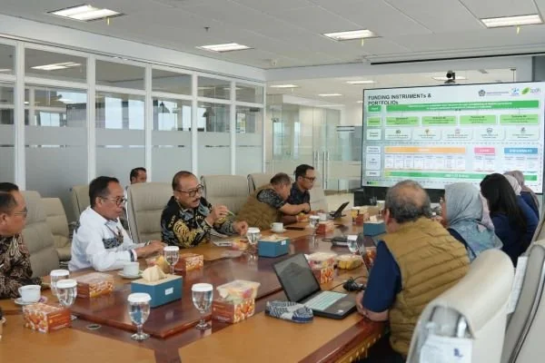 Gubernur Sulbar saat bertemu Badan Pengelola Dana Lingkungan Hidup (BPDLH) di Jakarta. Dok. Ist