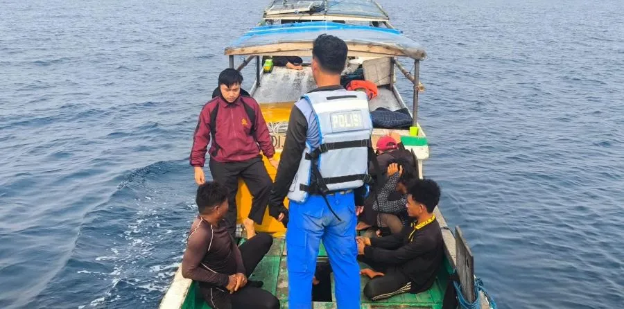 Satpolairud Polresta Mamuju saat menangkap nelayan (Dok: Ist)