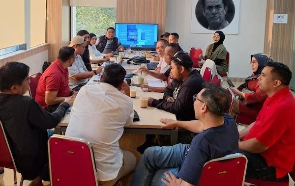 Panitia Mubes IKA Unhas melakukan rapat koordinasi di Sekretariat IKA Unhas (Dok: Ist)