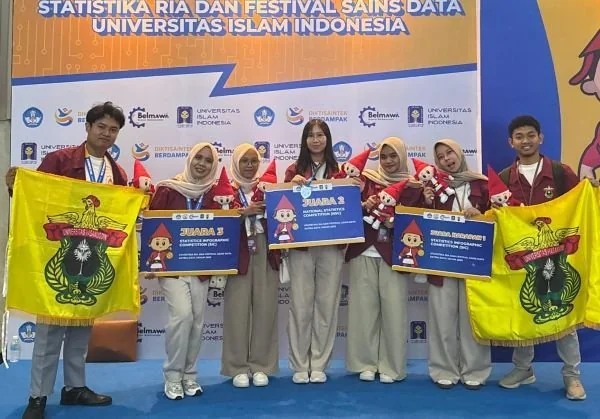 Tim mahasiswa Universitas Hasanuddin di  ajang Satria Data Statistika Ria dan Festival Sains Data 2025. Dok. Ist