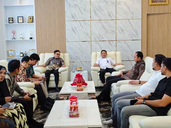 Rapat harmonisasi yang berlangsung di Kanwil Kemenkum Sulsel (Dok : Ist).