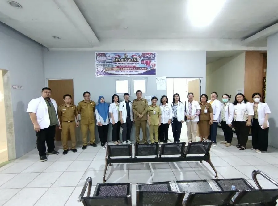 Bupati Toraja Utara Frederik Victor Palimbong meresmikan Klinik Jantung dan Pembuluh Darah serta Klinik Kulit dan Kelamin di RSUD Pongtiku (Dok: Ist)