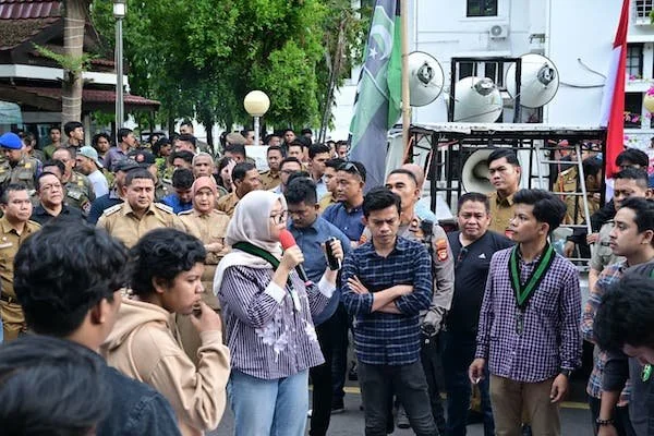 Aksi HMI Cabang Makassar di Balaikota Makassar, (Dok: Ist).