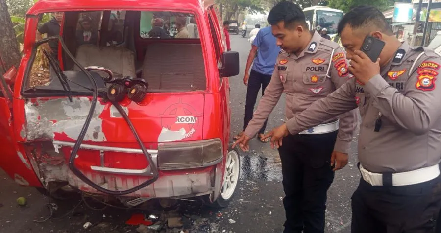Petugas kepolisian saat mendatangi dan mengamankan lokasi kejadian serta melakukan olah TKP (Dok: Ist)