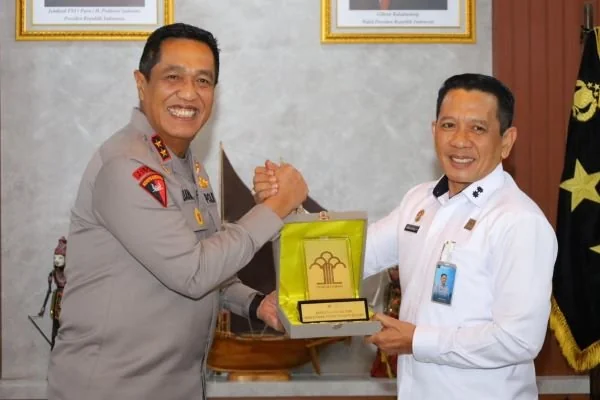 Kepala Kantor Wilayah Kementerian Hukum Sulawesi Selatan (Kakanwil Kemenkum Sulsel), Andi Basmal dan Kepolisian Daerah Sulawesi Selatan dan Kapolda Sulsel Irjen Pol. Djuhandhani Rahardjo Puro. (Dok: Ist)