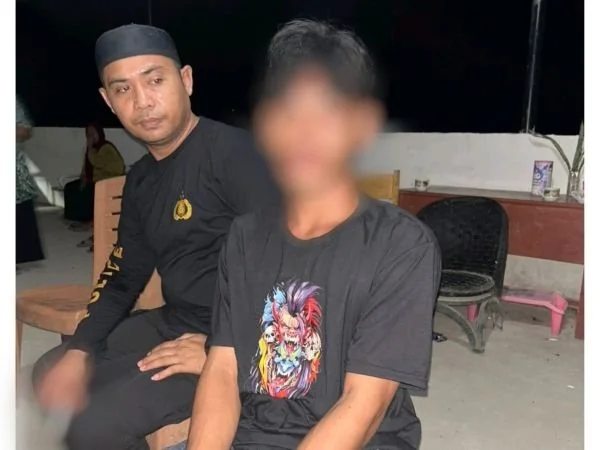 Pelaku beserta barang bukti yang berhasil diamankan Personel Polsek Kalukku (Dok: Ist).