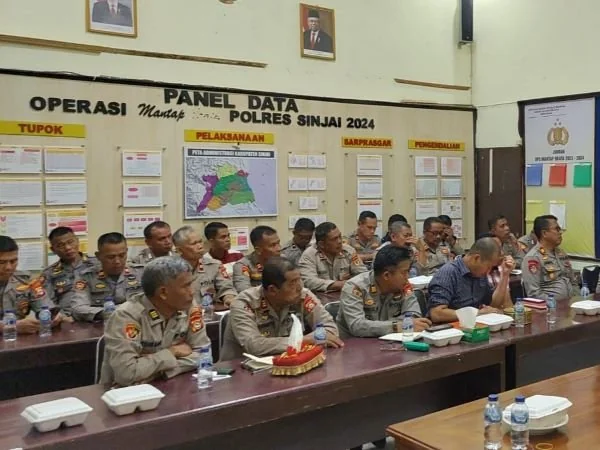 Rapat internal Polres Sinjai dalam rangka persiapan pengamanan (Pam) kunjungan Presiden Joko Widodo di Kabupaten Sinjai (Dok : ist).